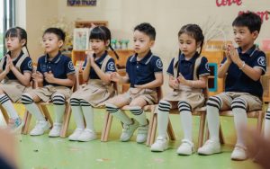 vì sao trường mầm non quốc tế cần đầu tư đồng phục