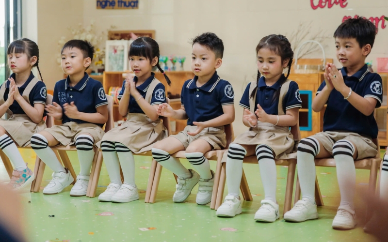 vì sao trường mầm non quốc tế cần đầu tư đồng phục