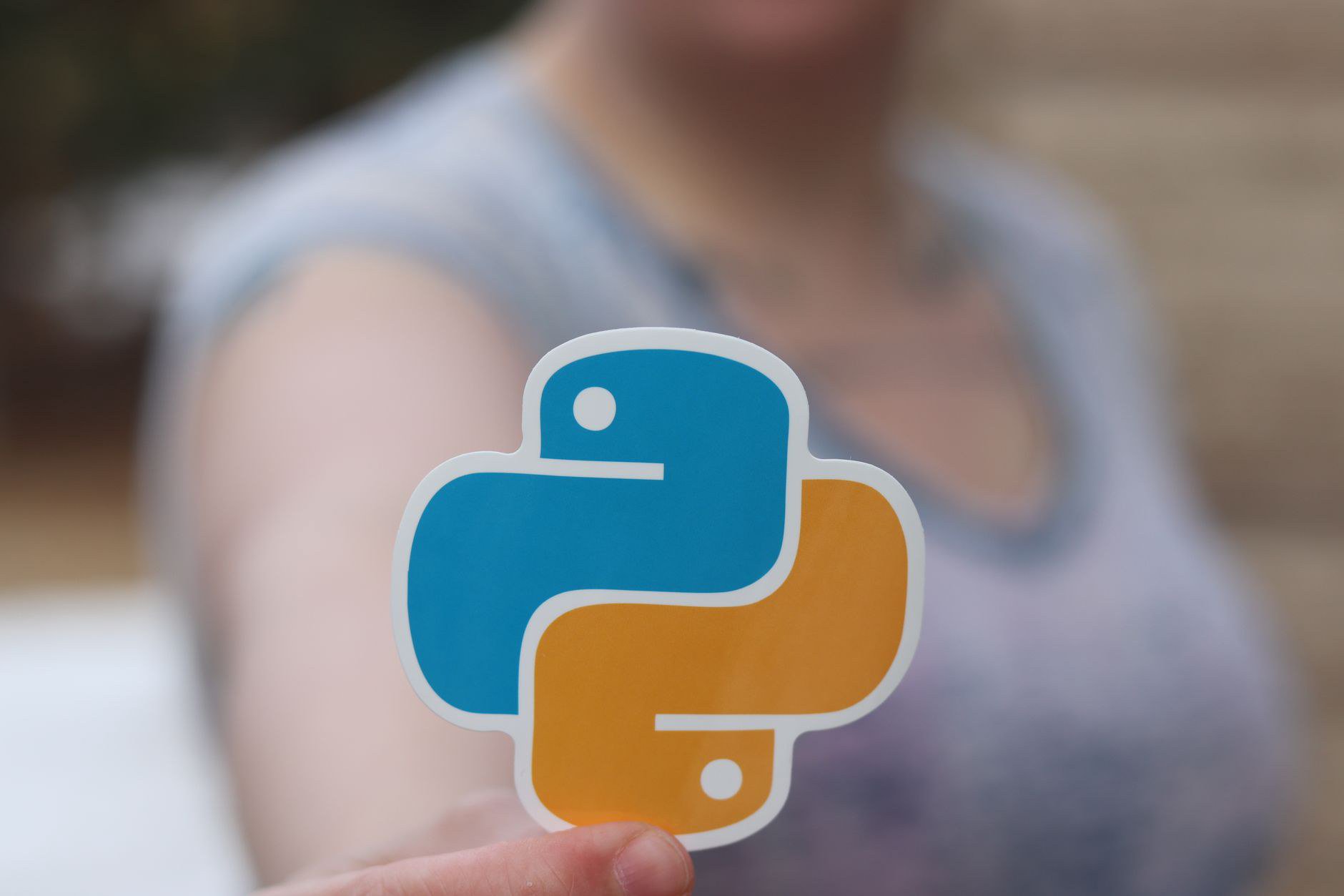 Tại Sao Người Mới Nên Chọn Học Ngôn Ngữ C++? Tại Sao Người Mới Nên Chọn Học Ngôn Ngữ C++?